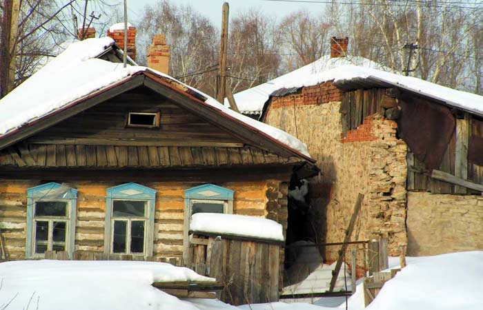 Очень старенький домик. Уже не жилой. Фото Л.Пахомовой