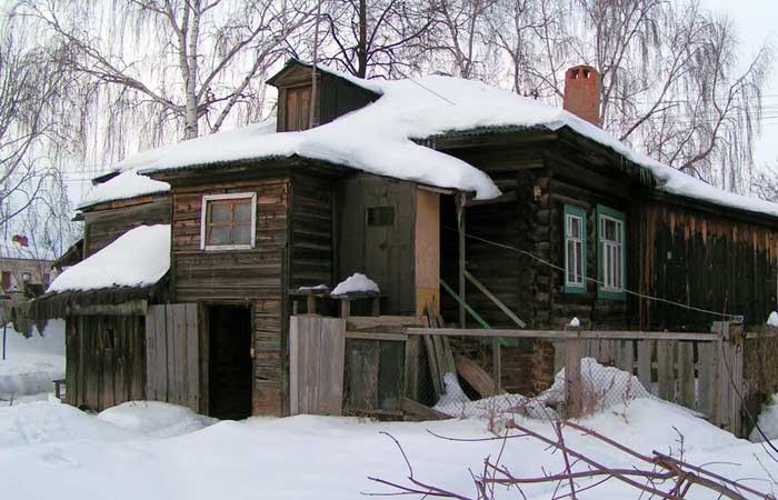 Обычный дом в российской глубинке. Тут тоже люди живут. Фото Л.Пахомовой