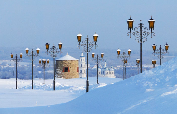 Елабуга - панорама с фонарями. Фото Л.Пахомовой